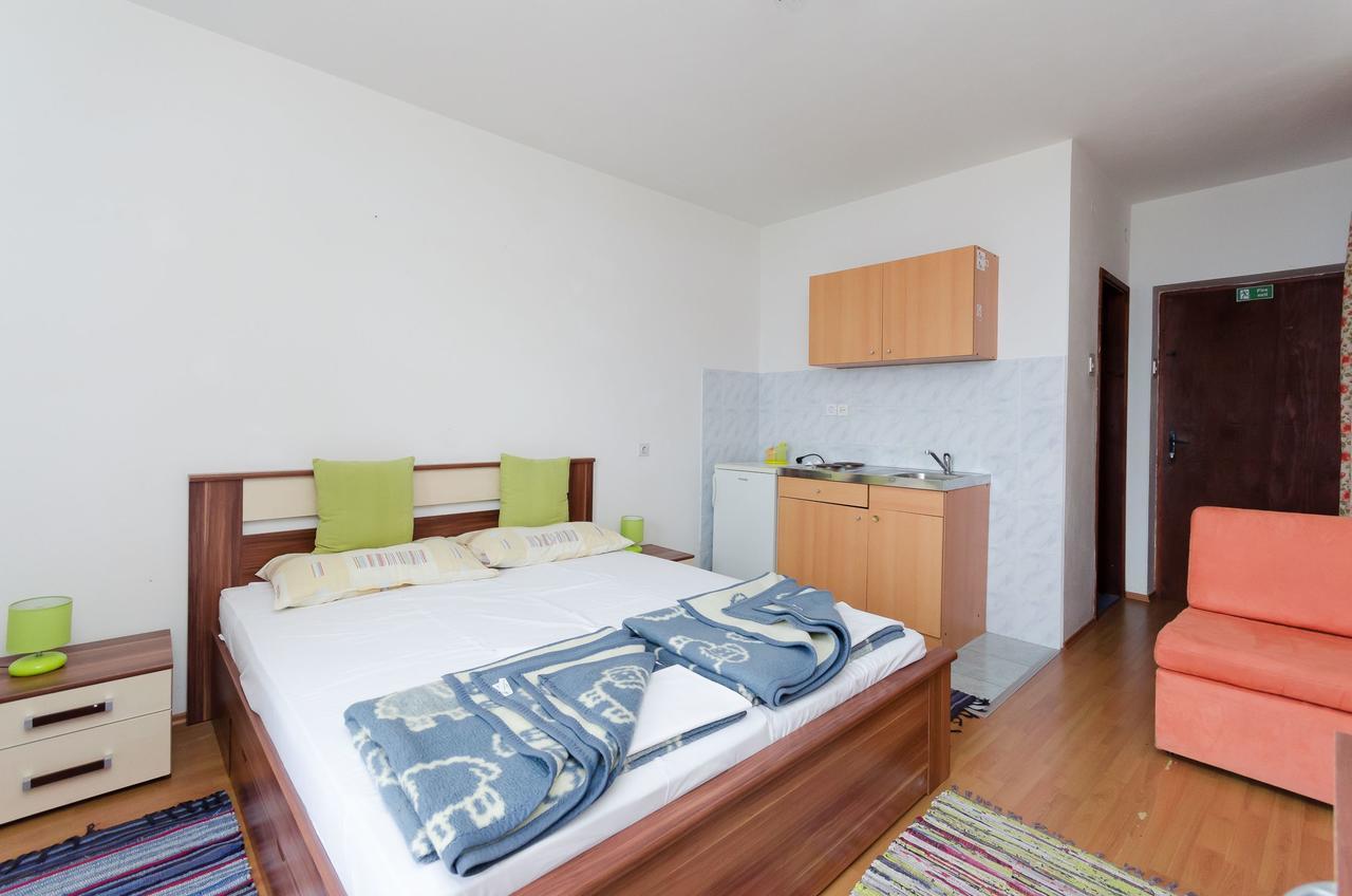 Apartments And Room Luka Klenovica Ngoại thất bức ảnh