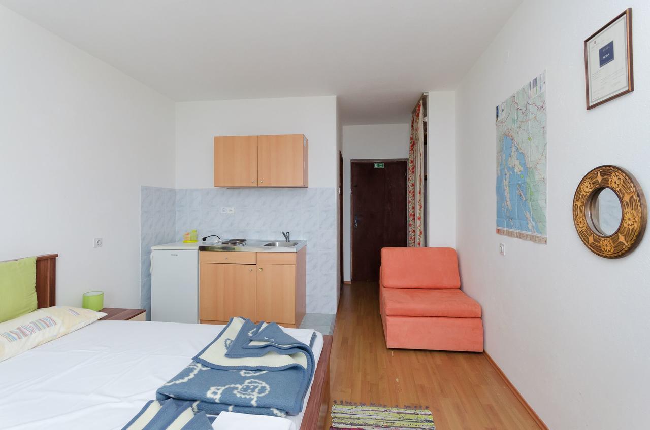 Apartments And Room Luka Klenovica Ngoại thất bức ảnh